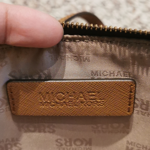 SOLD Michael kors wristlet - Picture 6 of 7